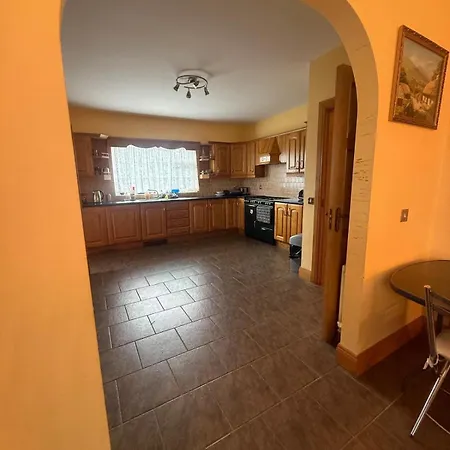 4 Double Bed Detached In Rural Location קליירמוריס