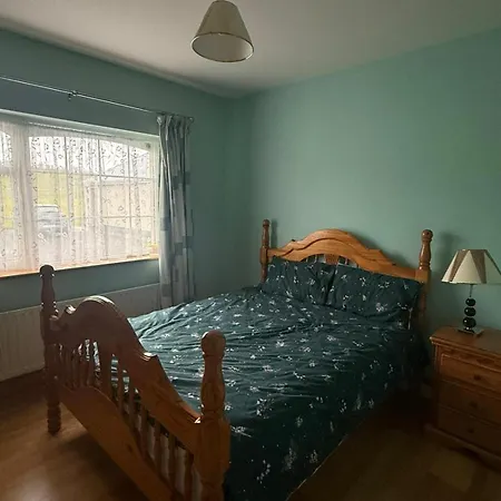 4 Double Bed Detached In Rural Location קליירמוריס