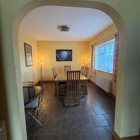 4 Double Bed Detached In Rural Location *