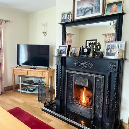 4 Double Bed Detached In Rural Location קליירמוריס