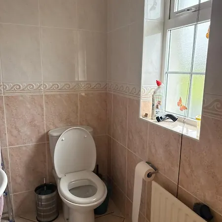 4 Double Bed Detached In Rural Location קליירמוריס