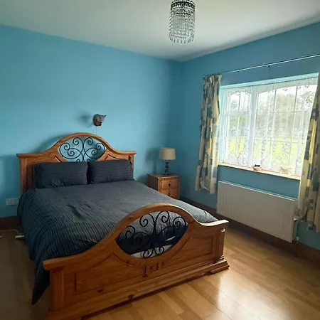 4 Double Bed Detached In Rural Location *